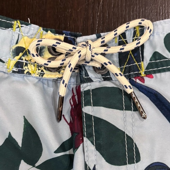 Tommy Bahama Relax Men’s Tropical Print Bathing Suit Swim Trunks SIze Medium - Picture 2 of 10
